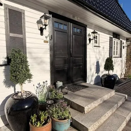 Seaside At Beautiful Bygdoy With Garden And Terraces, Close To Beach, Sights And 10 Min To Center * Oslo