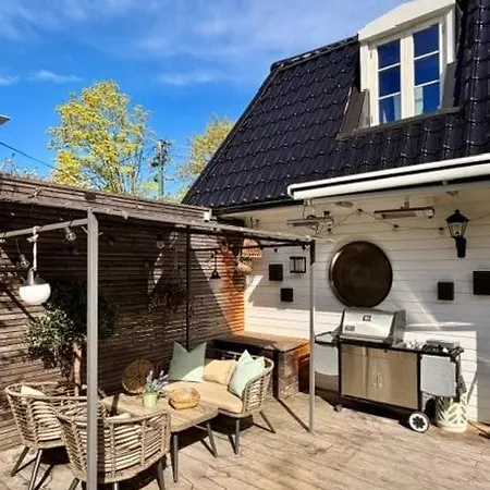 Seaside At Beautiful Bygdoy With Garden And Terraces, Close To Beach, Sights And 10 Min To Center Oslo